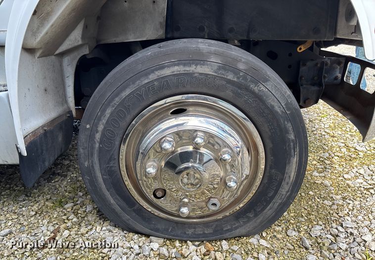 image for item EV3005 2000 International 3400 transit bus