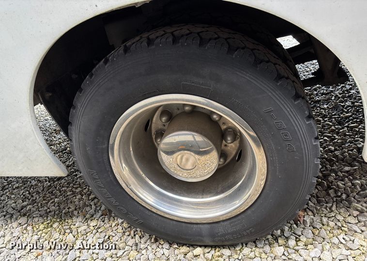 image for item EV3005 2000 International 3400 transit bus