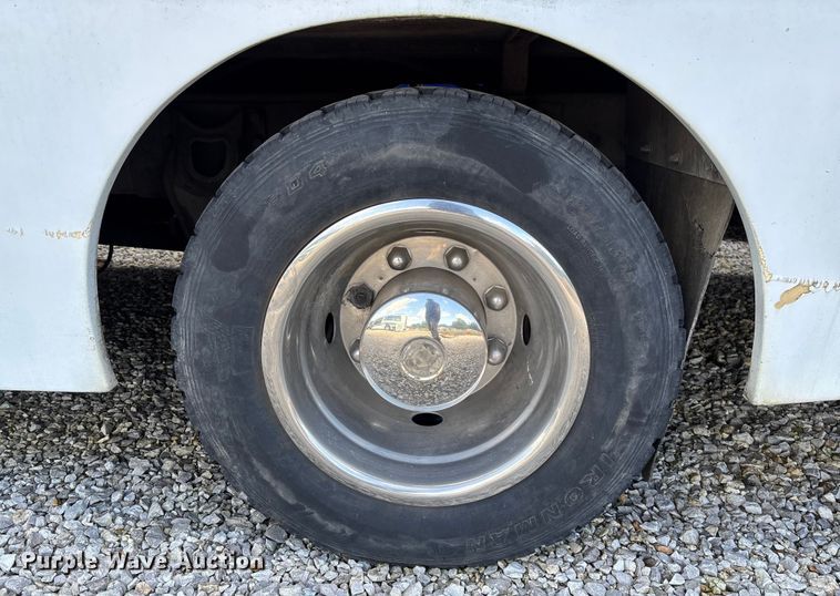 image for item EV3005 2000 International 3400 transit bus