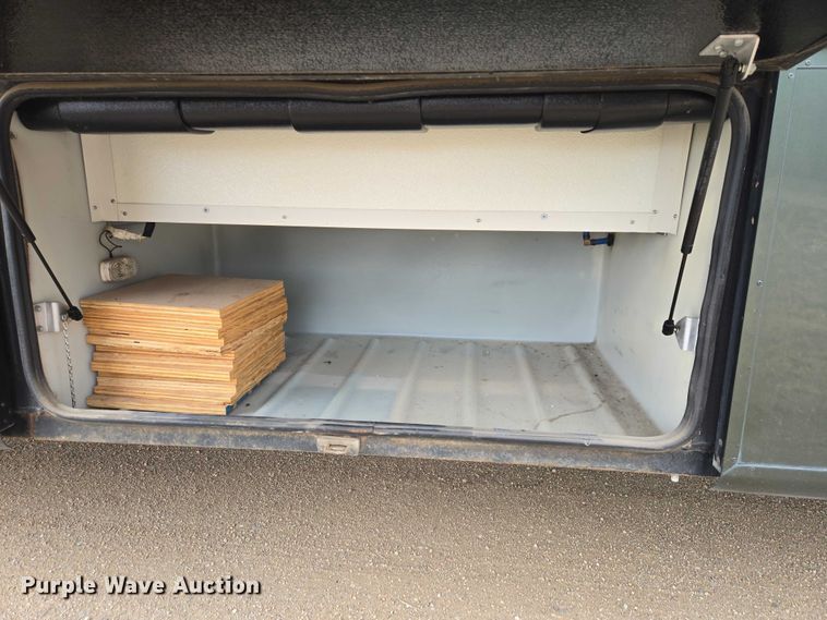 image for item EV5528 1999 Freightliner X RV