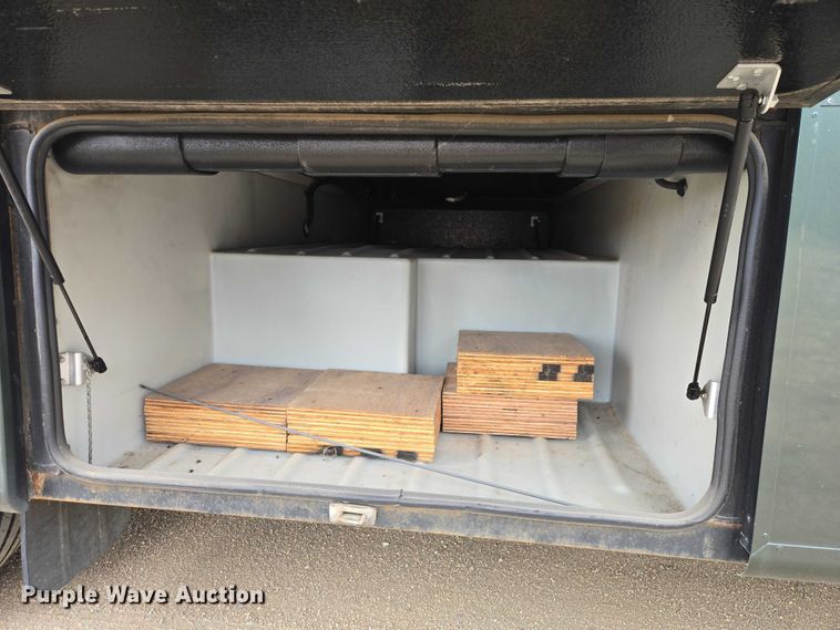 image for item EV5528 1999 Freightliner X RV