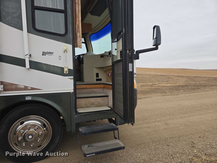 image for item EV5528 1999 Freightliner X RV