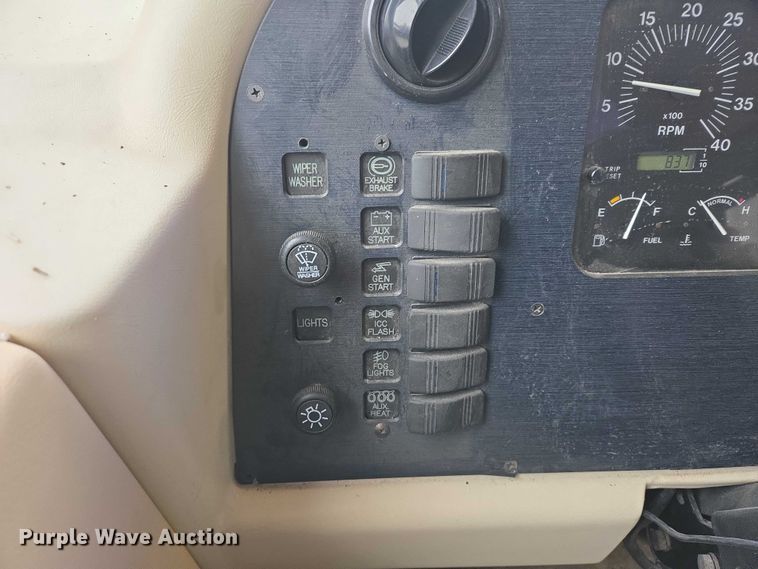 image for item EV5528 1999 Freightliner X RV