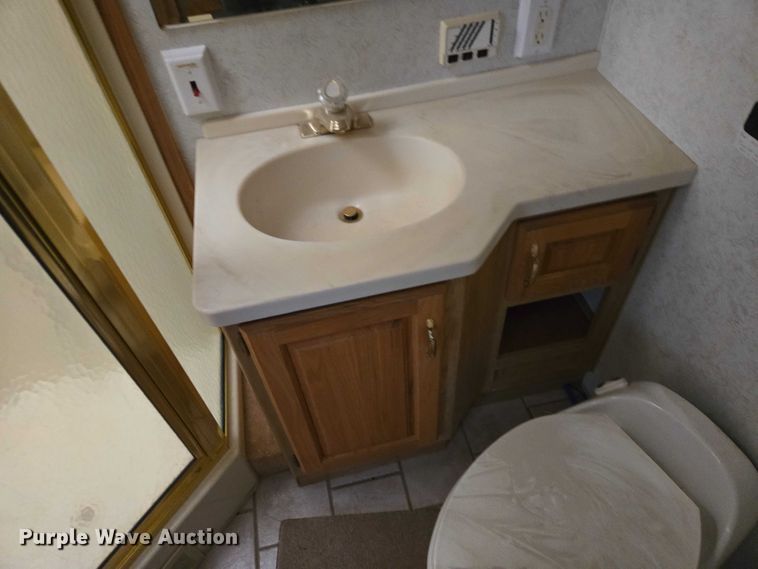 image for item EV5528 1999 Freightliner X RV