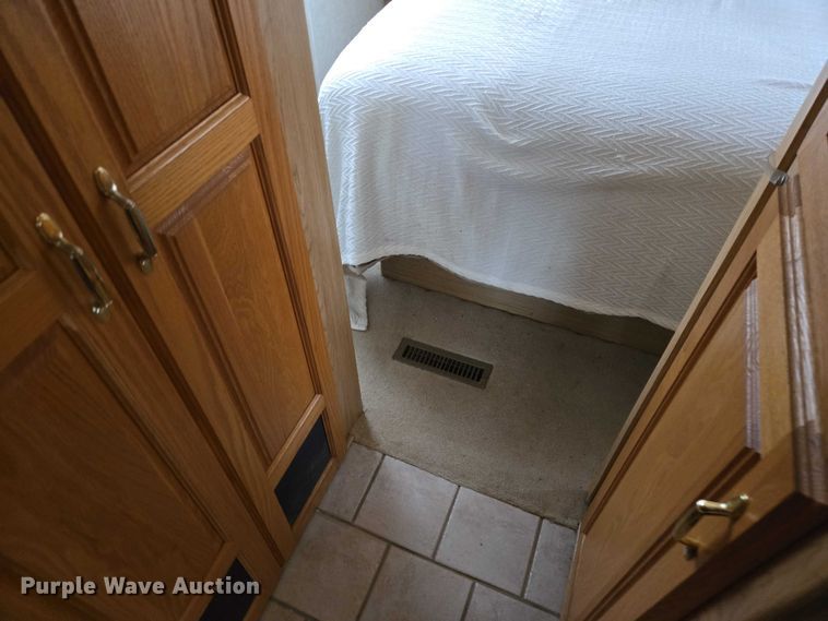 image for item EV5528 1999 Freightliner X RV