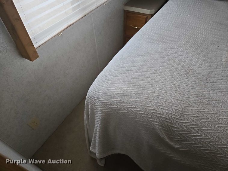 image for item EV5528 1999 Freightliner X RV