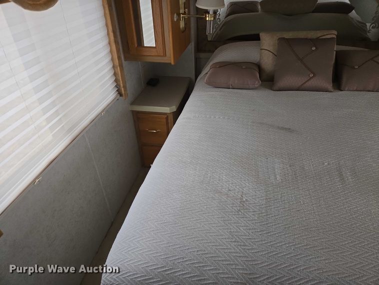 image for item EV5528 1999 Freightliner X RV