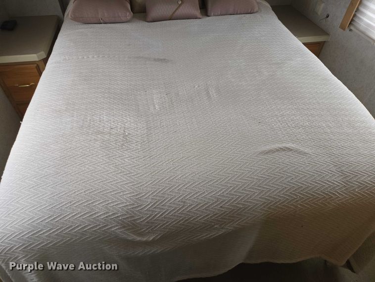 image for item EV5528 1999 Freightliner X RV