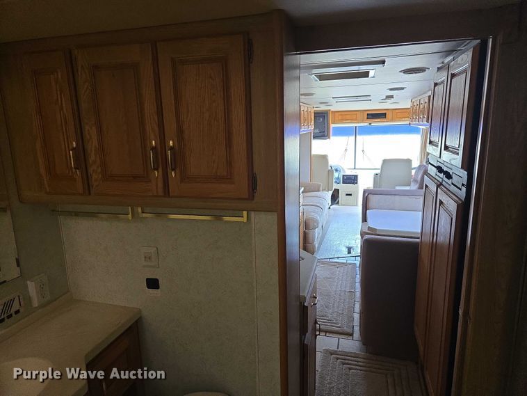 image for item EV5528 1999 Freightliner X RV