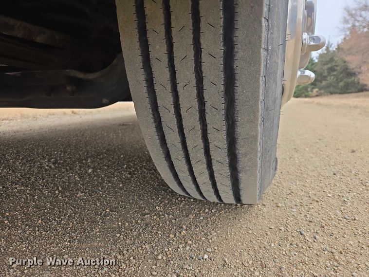 image for item EV5528 1999 Freightliner X RV