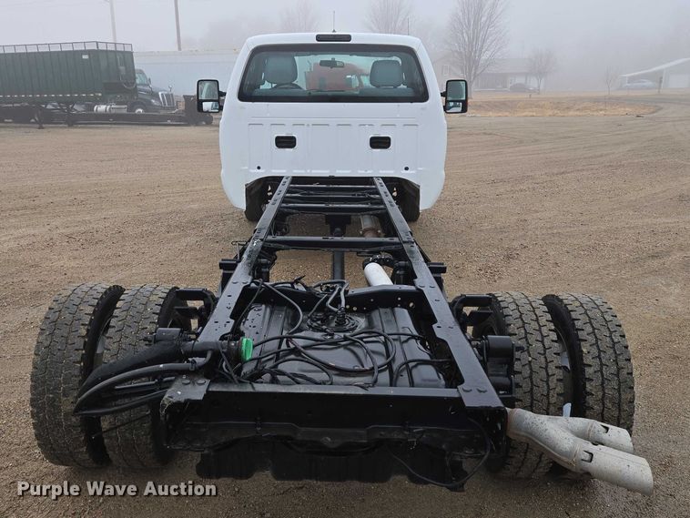image for item EV5556 2016 Ford F550 Super Duty XL truck cab and chassis