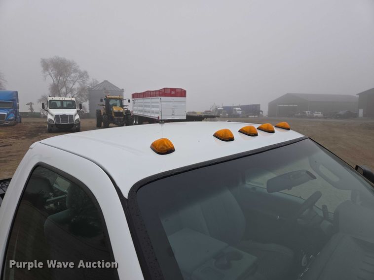 image for item EV5556 2016 Ford F550 Super Duty XL truck cab and chassis