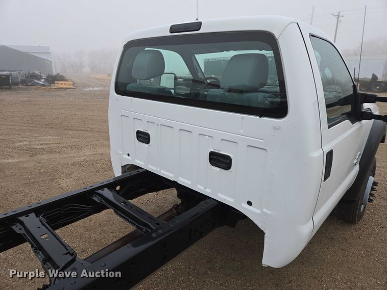 image for item EV5556 2016 Ford F550 Super Duty XL truck cab and chassis