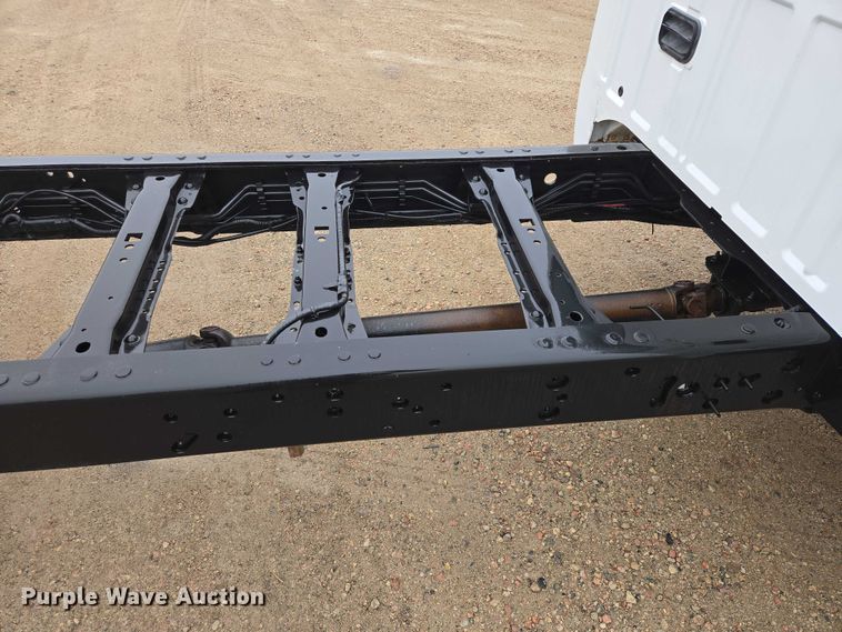 image for item EV5556 2016 Ford F550 Super Duty XL truck cab and chassis