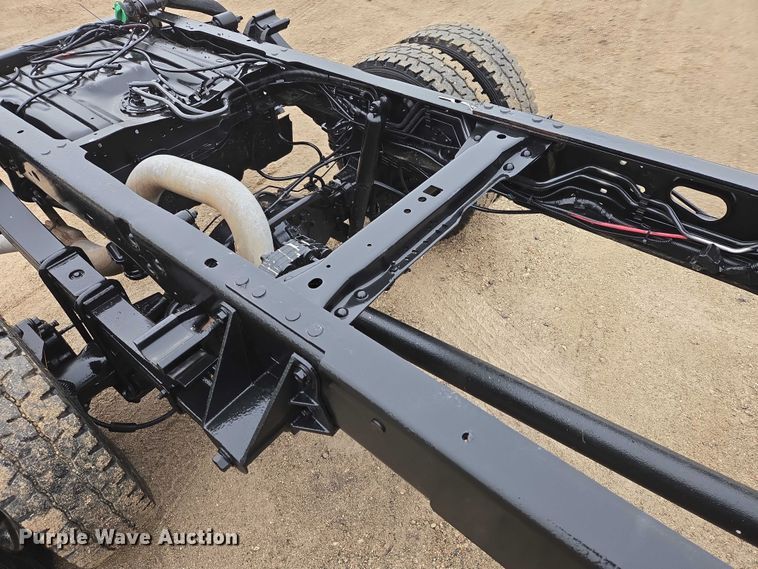 image for item EV5556 2016 Ford F550 Super Duty XL truck cab and chassis