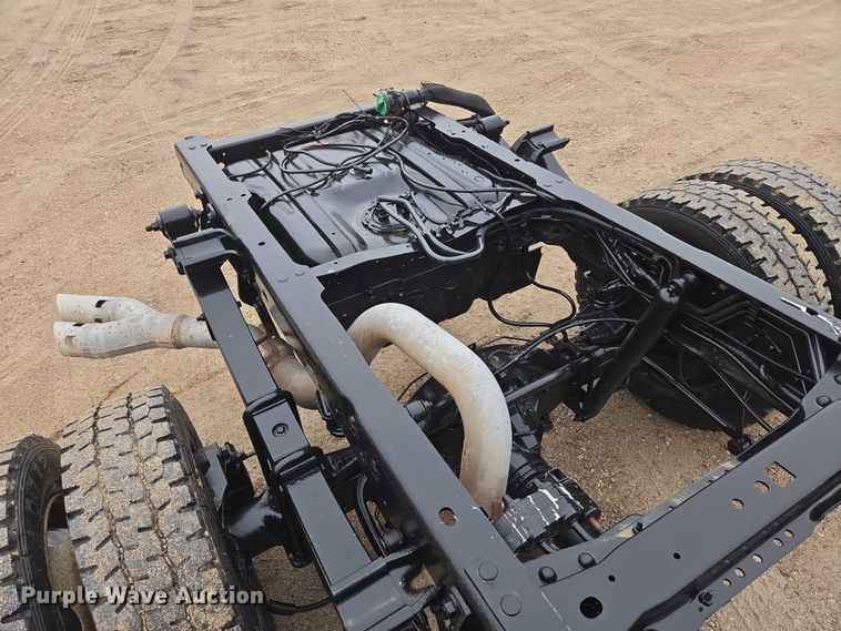 image for item EV5556 2016 Ford F550 Super Duty XL truck cab and chassis