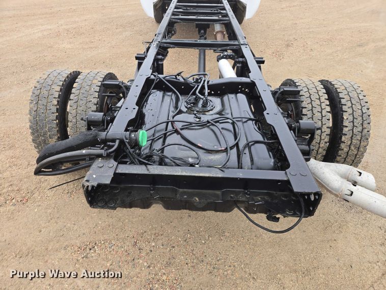 image for item EV5556 2016 Ford F550 Super Duty XL truck cab and chassis