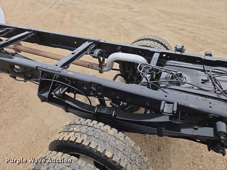 image for item EV5556 2016 Ford F550 Super Duty XL truck cab and chassis