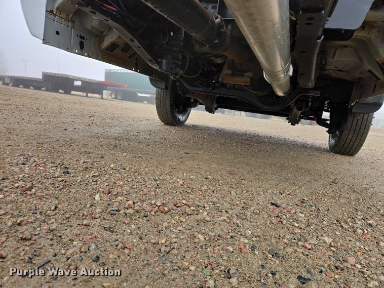 image for item EV5556 2016 Ford F550 Super Duty XL truck cab and chassis