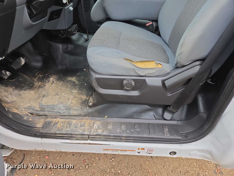 image for item EV5556 2016 Ford F550 Super Duty XL truck cab and chassis