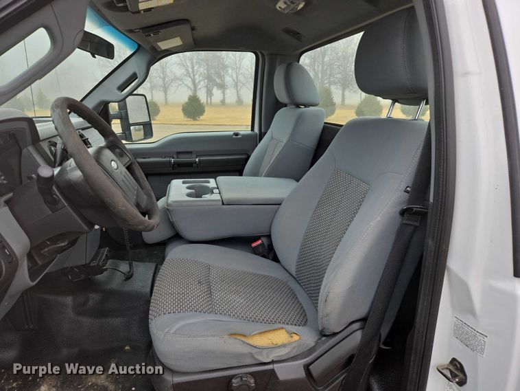 image for item EV5556 2016 Ford F550 Super Duty XL truck cab and chassis