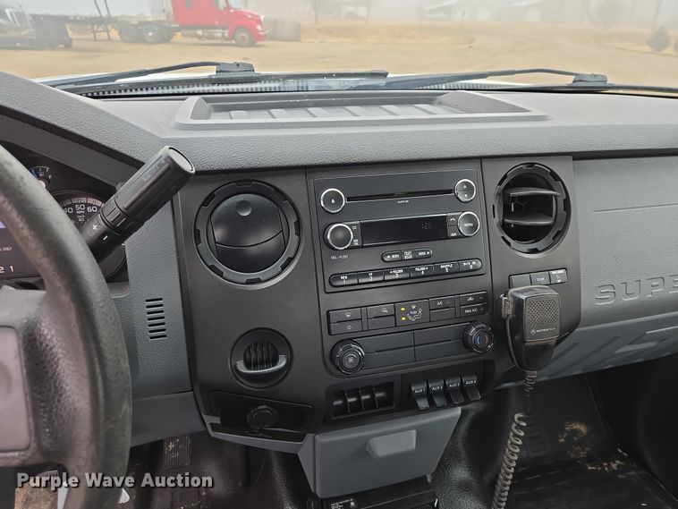 image for item EV5556 2016 Ford F550 Super Duty XL truck cab and chassis