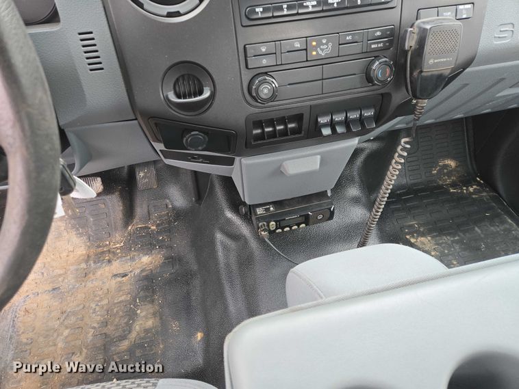 image for item EV5556 2016 Ford F550 Super Duty XL truck cab and chassis