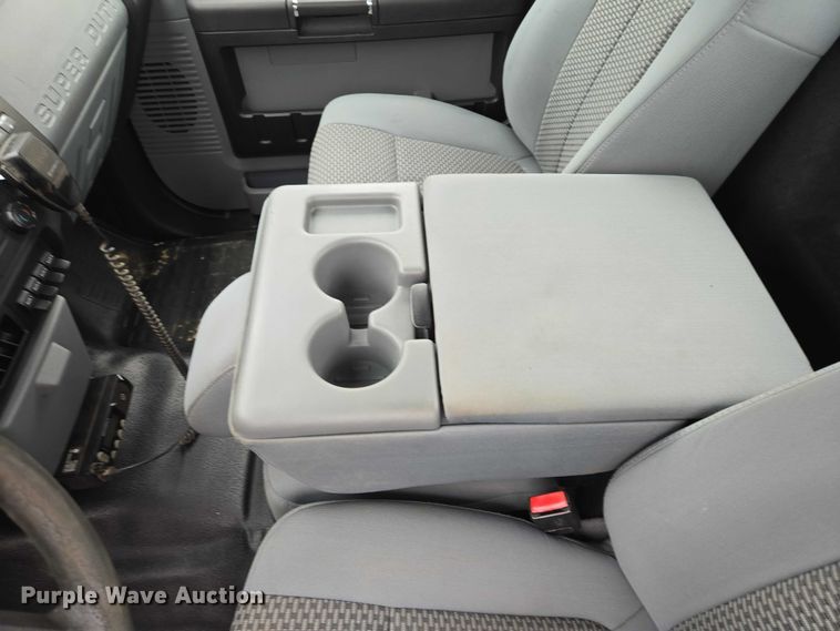 image for item EV5556 2016 Ford F550 Super Duty XL truck cab and chassis