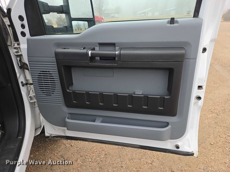 image for item EV5556 2016 Ford F550 Super Duty XL truck cab and chassis