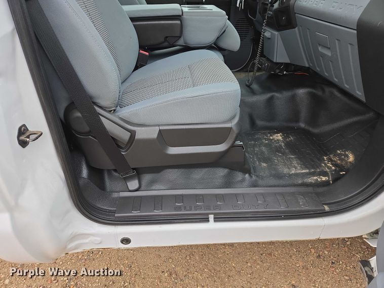 image for item EV5556 2016 Ford F550 Super Duty XL truck cab and chassis