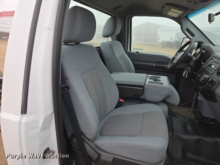 image for item EV5556 2016 Ford F550 Super Duty XL truck cab and chassis