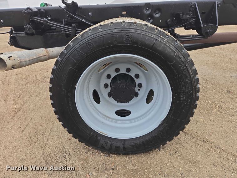 image for item EV5556 2016 Ford F550 Super Duty XL truck cab and chassis