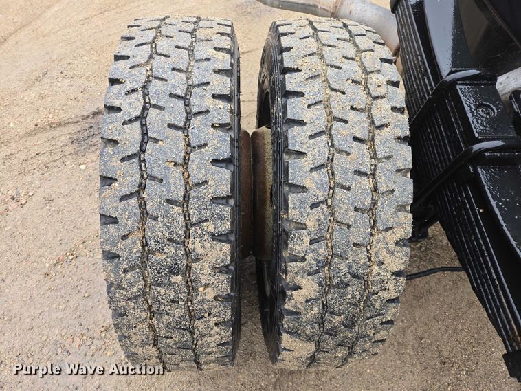 image for item EV5556 2016 Ford F550 Super Duty XL truck cab and chassis