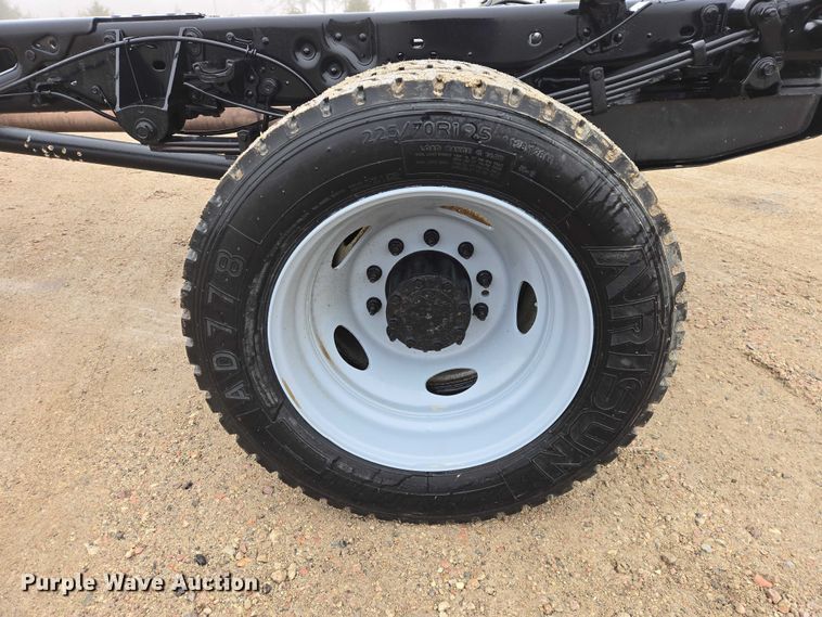 image for item EV5556 2016 Ford F550 Super Duty XL truck cab and chassis