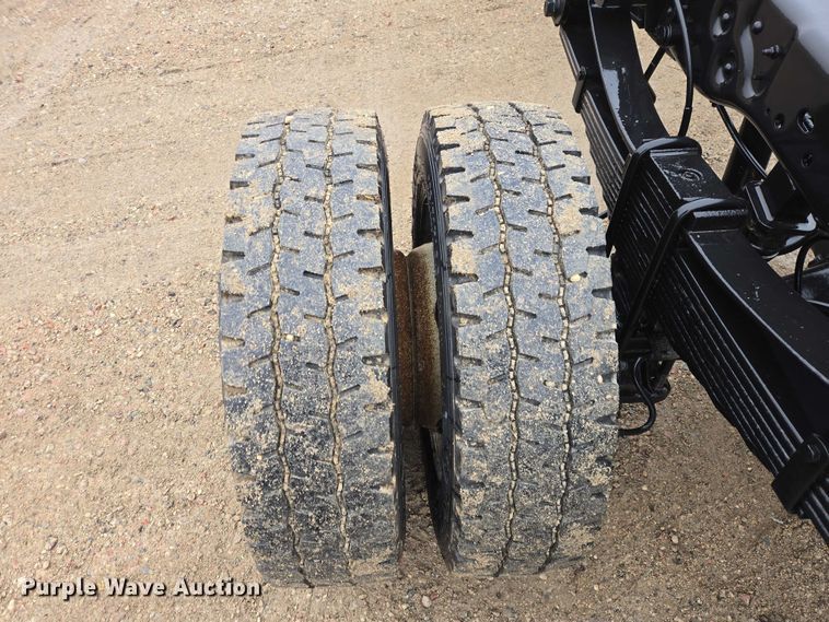 image for item EV5556 2016 Ford F550 Super Duty XL truck cab and chassis