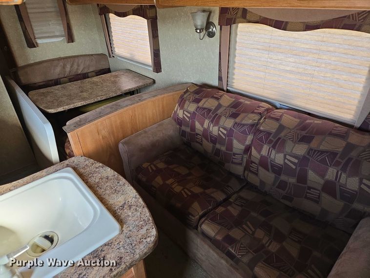 image for item EV5561 2010 Gulf Stream Innsbruck camper