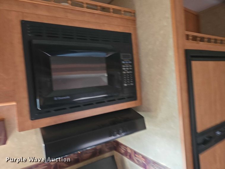 image for item EV5561 2010 Gulf Stream Innsbruck camper