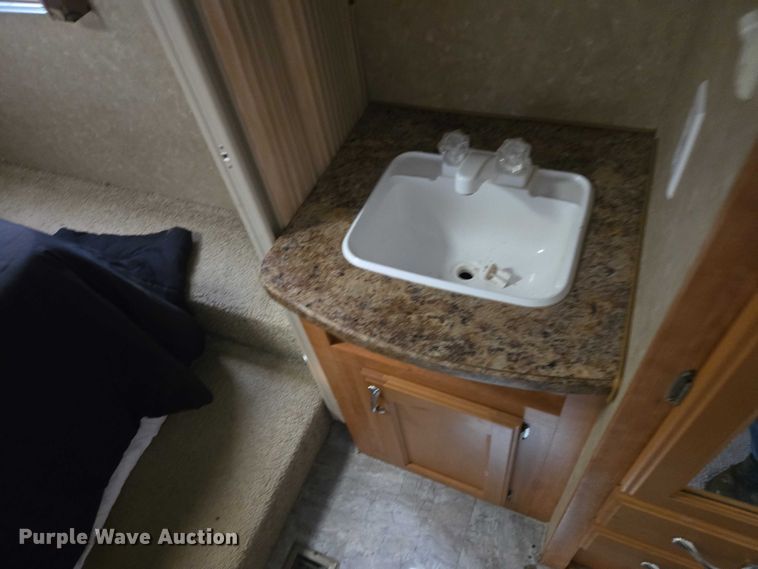 image for item EV5561 2010 Gulf Stream Innsbruck camper