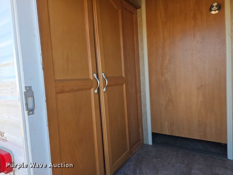 image for item EV5561 2010 Gulf Stream Innsbruck camper