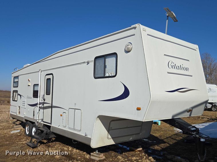 image for item EV5562 2003 Citation camper