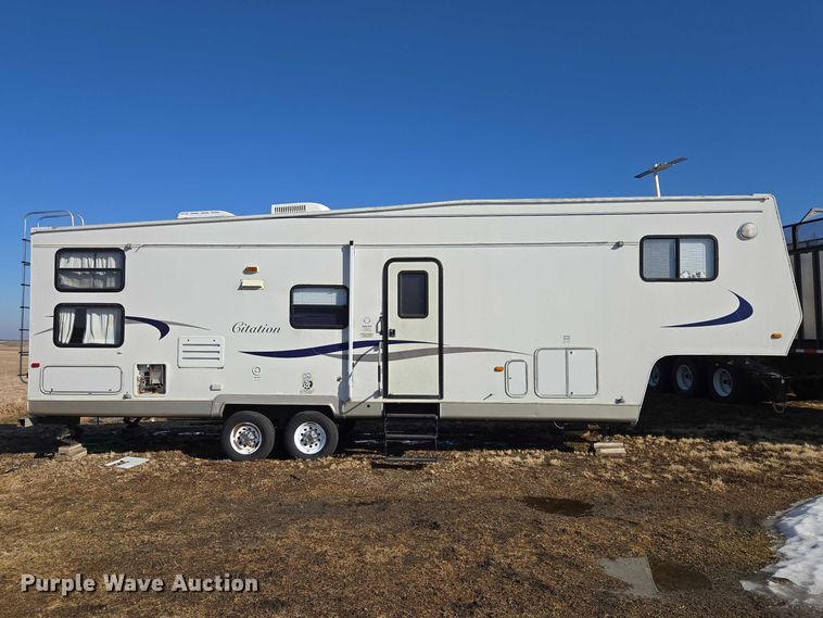 image for item EV5562 2003 Citation camper