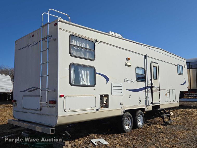 image for item EV5562 2003 Citation camper