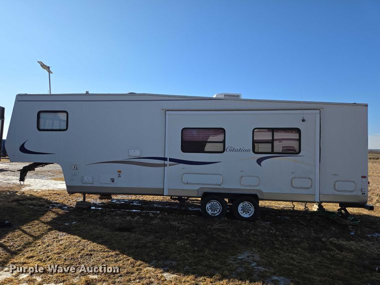 image for item EV5562 2003 Citation camper