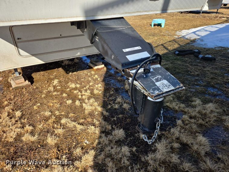 image for item EV5562 2003 Citation camper