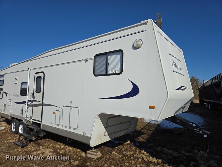 image for item EV5562 2003 Citation camper