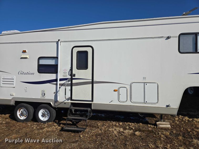 image for item EV5562 2003 Citation camper