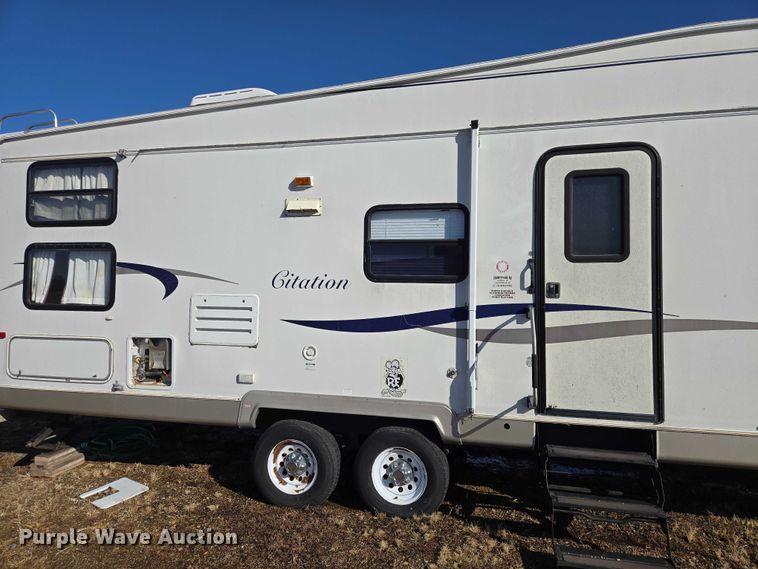 image for item EV5562 2003 Citation camper