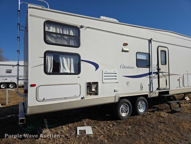 image for item EV5562 2003 Citation camper