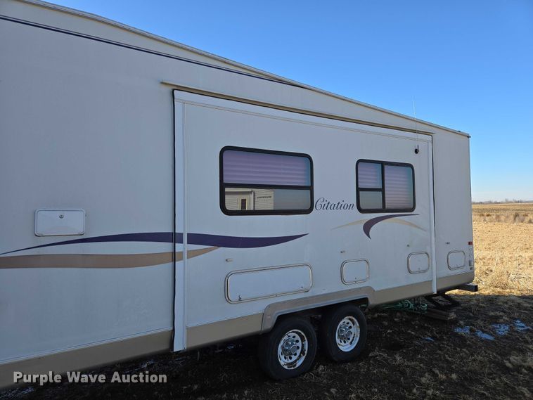 image for item EV5562 2003 Citation camper