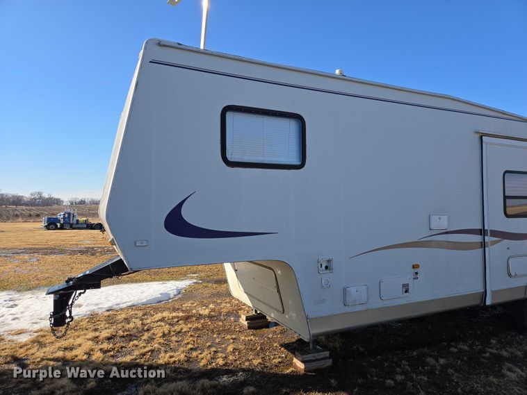 image for item EV5562 2003 Citation camper